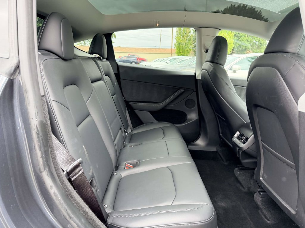 Used 2024 Tesla Model Y Long Range AWD/4WD image 14