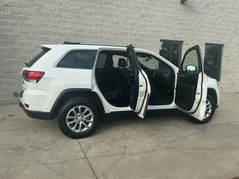 Used 2021 Jeep Grand Cherokee Laredo w/ Security & Convenience Group AWD/4WD image 12