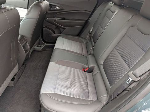 Used 2025 Chevrolet Trax LT w/ LT Convenience Package image 25