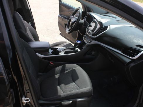 Used 2017 Chevrolet Volt LT w/ Comfort Package FWD image 32