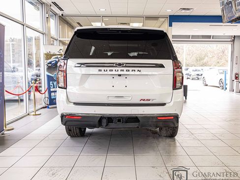 Used 2022 Chevrolet Suburban RST w/ Luxury Package image 14
