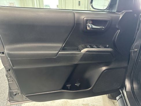 Used 2020 Toyota Tacoma TRD Sport w/ Technology Package image 21