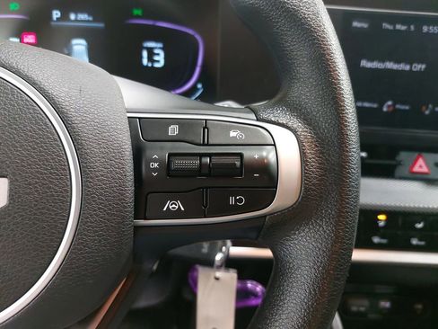 Used 2025 Kia Sportage LX image 17