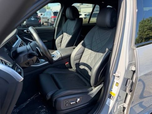 Used 2023 BMW X5 xDrive40i w/ M Sport Package AWD/4WD image 16
