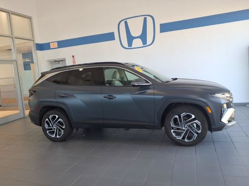 Certified 2025 Hyundai Tucson Limited AWD/4WD image 4
