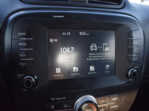 Used 2018 Kia Soul + image 14