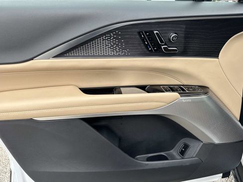 New 2025 Cadillac Lyriq Luxury image 19