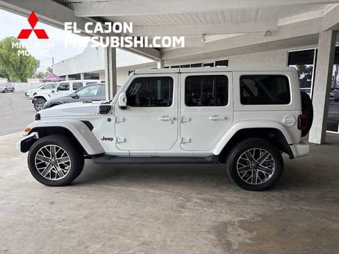 Used 2023 Jeep Wrangler Unlimited Sahara AWD/4WD image 8