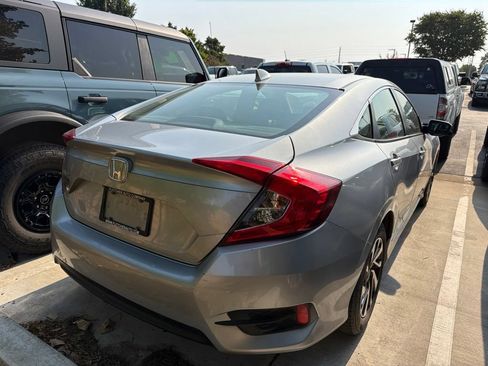 Used 2018 Honda Civic EX image 3