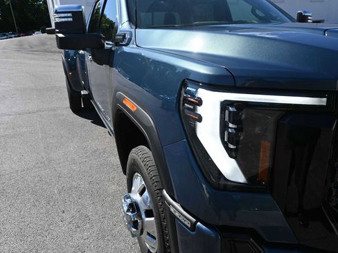 Used 2025 GMC Sierra 3500 Denali Ultimate AWD/4WD image 14