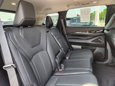Certified 2025 INFINITI QX60 Pure w/ Cargo Package AWD/4WD image 15