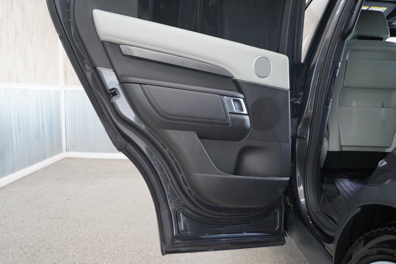 Used 2020 Land Rover Discovery HSE Luxury AWD/4WD image 30