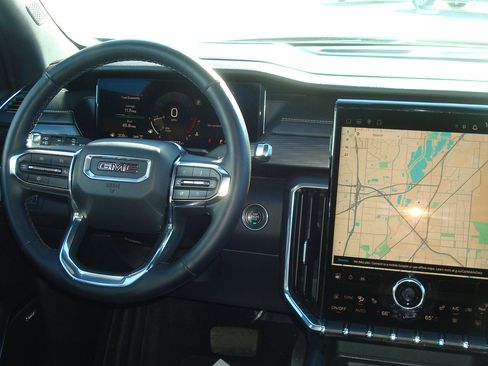 Used 2025 GMC Acadia Elevation image 10