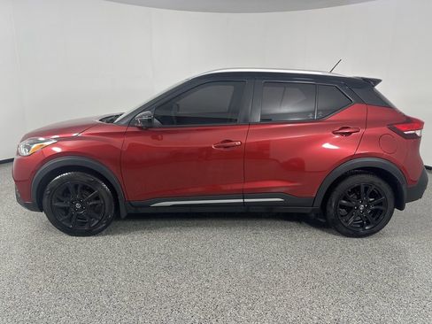 Used 2020 Nissan Kicks SR w/ SR Premium Package image 2