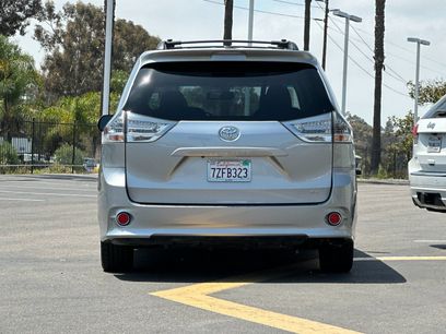Used 2017 Toyota Sienna SE Premium