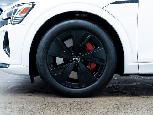 Used 2024 Audi Q8 e-tron Premium image 7