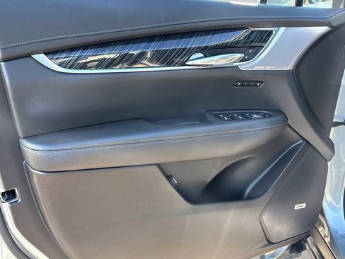 Used 2023 Cadillac XT6 Premium Luxury FWD image 16