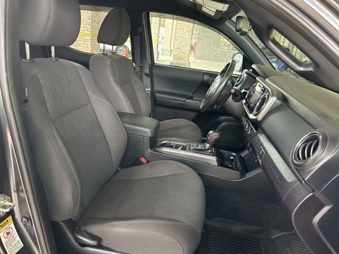 Used 2017 Toyota Tacoma TRD Sport w/ Tow Package (A/T) AWD/4WD image 29