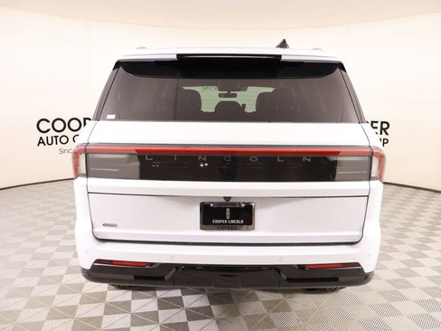 New 2026 Lincoln Navigator Premiere AWD/4WD image 22