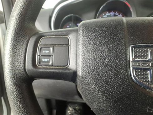 Used 2012 Dodge Avenger SE image 29