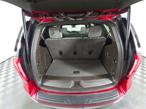 Used 2022 GMC Yukon SLT w/ SLT Premium Package image 17