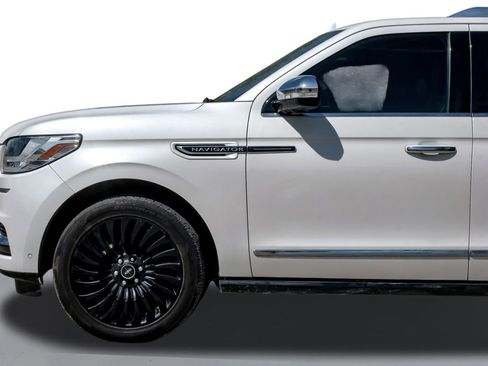 Used 2018 Lincoln Navigator Black Label image 10