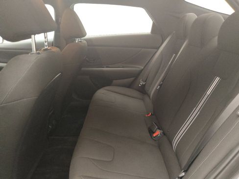 Used 2025 Hyundai Elantra Sport FWD image 18