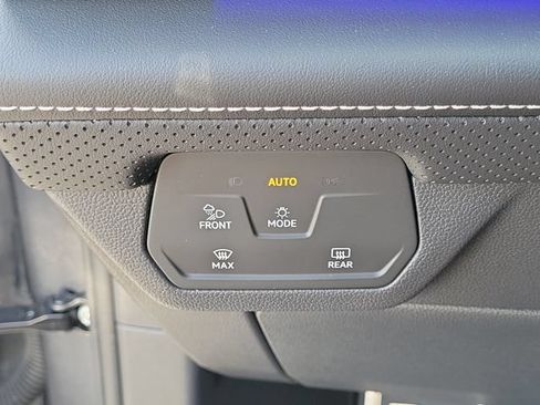 Certified 2024 Volkswagen Atlas Cross Sport SEL Premium R-Line AWD/4WD image 31