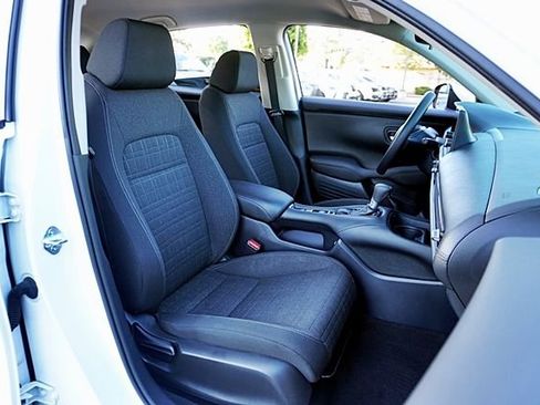 Used 2023 Honda HR-V LX image 12