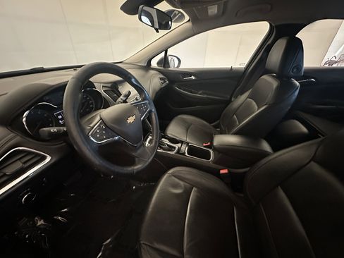 Used 2017 Chevrolet Cruze Premier image 19