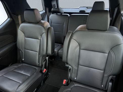 Used 2023 Chevrolet Traverse LT w/ LT Premium Package AWD/4WD image 18