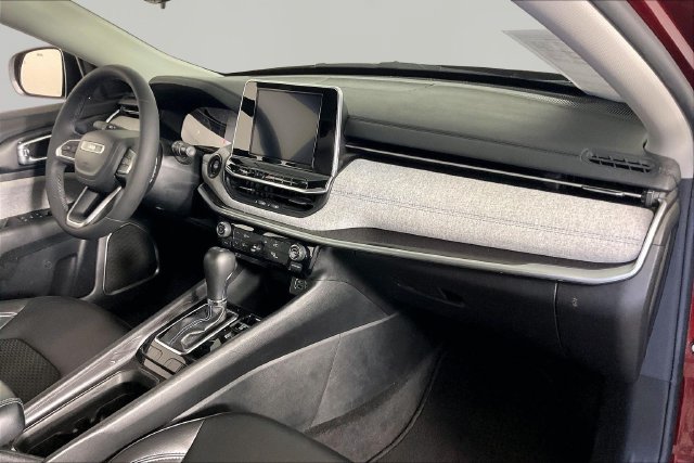 Used 2022 Jeep Compass Latitude w/ Mopar Graphics Package FWD image 21