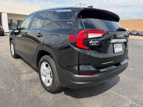 Used 2024 GMC Terrain SLE FWD image 3