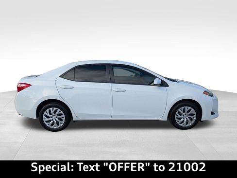 Used 2018 Toyota Corolla LE image 2