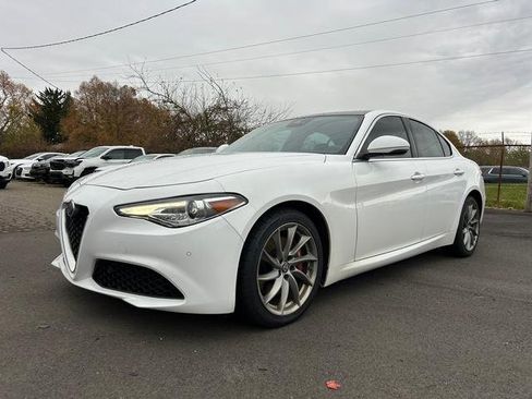 Used 2019 Alfa Romeo Giulia Sprint w/ Cold Weather Package image 7