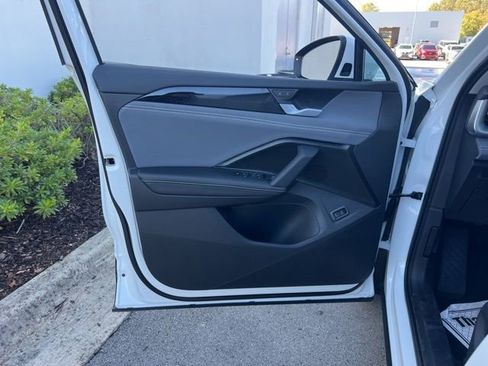 New 2026 Volkswagen Tiguan SE image 18