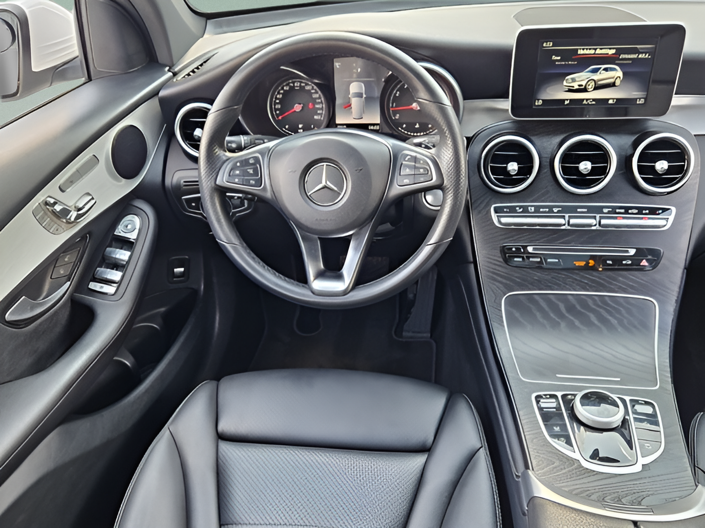 Used 2019 Mercedes-Benz GLC 300 4MATIC image 11