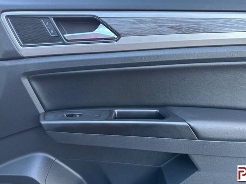 Used 2020 Volkswagen Atlas Cross Sport SE image 22