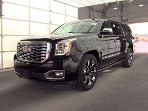 Used 2019 GMC Yukon XL Denali w/ Denali Ultimate Package AWD/4WD image 2