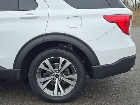 Used 2021 Ford Explorer XLT w/ Equipment Group 202A image 6