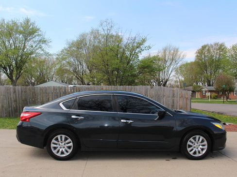 Used 2016 Nissan Altima 2.5 S w/ Power Driver Seat Package image 11