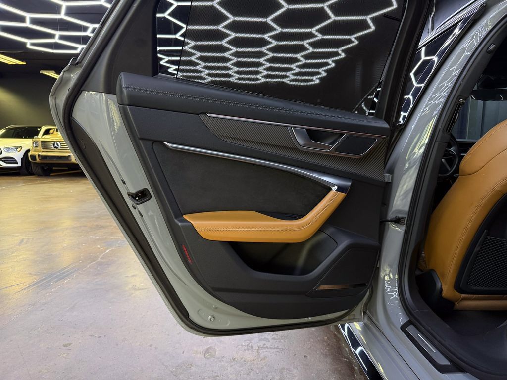 Used 2022 Audi RS 6 AWD/4WD image 19