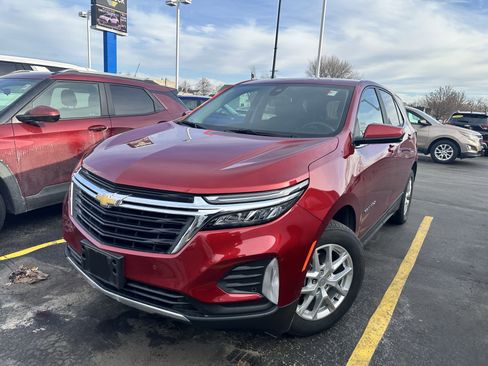 Used 2024 Chevrolet Equinox LT image 3