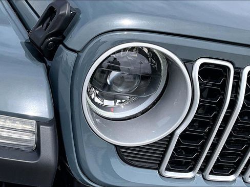 Certified 2025 Jeep Wrangler Unlimited Sahara w/ Safety Group image 28