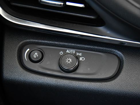 Used 2025 Buick Envista Preferred FWD image 33