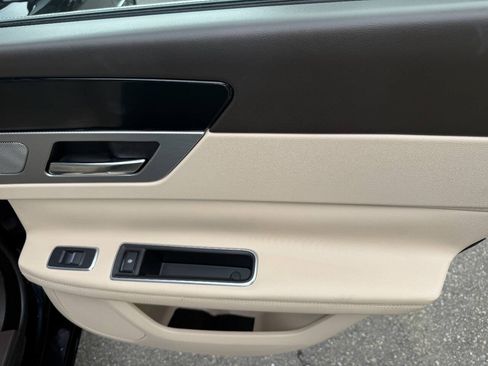 Used 2016 Jaguar XF Prestige RWD image 29