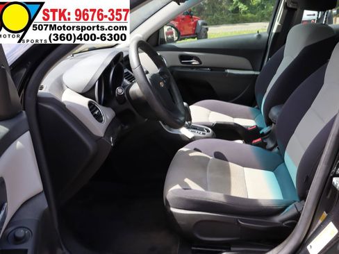 Used 2015 Chevrolet Cruze LS FWD image 15