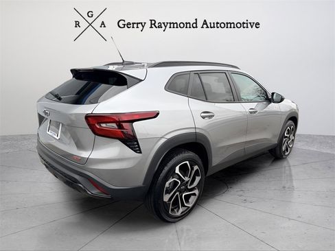 Used 2025 Chevrolet Trax RS w/ Driver Confidence Package image 7