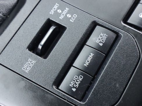 Used 2021 Toyota Highlander XLE image 24