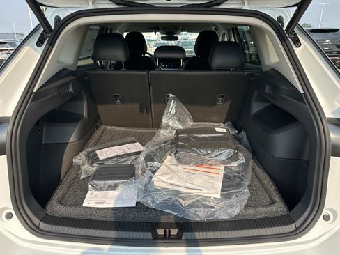 New 2025 Volkswagen Tiguan SE image 10